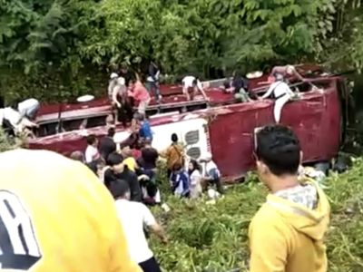 Bus Bawa Anak & Lansia Terjun ke Jurang 200 M, 37 Orang Tewas