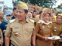 Viral! Ini Tingkah Gubernur Lampung Saat Kunjungan Jokowi