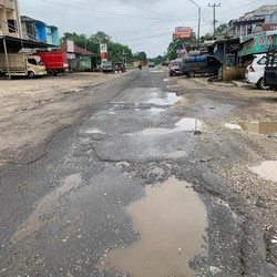 Bereskan Jalan Rusak di Daerah, Jokowi Siapkan Rp15 T!