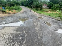 Pak Jokowi, Tak Cuma Lampung, Provinsi Ini Banyak Jalan Rusak