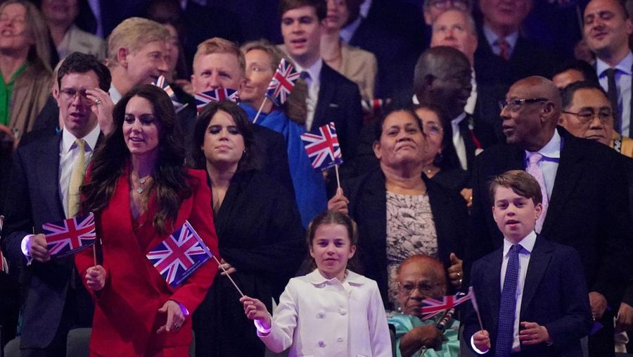 Penyanyi Katty Perry saat tampil memeriahkan konser Penobatan di halaman Kastil Windsor, Berkshire, Inggris, Minggu (7/5/2023) waktu setempat. (Yui Mok/Pool via REUTERS)