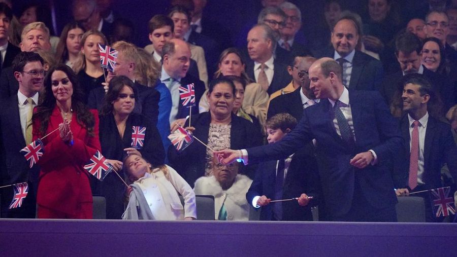 Penyanyi Katty Perry saat tampil memeriahkan konser Penobatan di halaman Kastil Windsor, Berkshire, Inggris, Minggu (7/5/2023) waktu setempat. (Yui Mok/Pool via REUTERS)