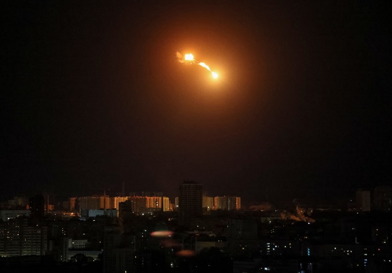 Serangan pesawat tanpa awak milik militer Rusia di Kota Kyiv, Ukraina, Senin (8/5/2023). (REUTERS/Gleb Garanich)