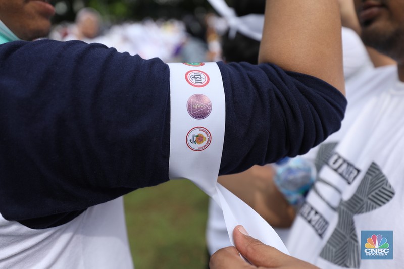 Tenaga kesehatan melakukan aksi damai di kawasan Patung Kuda, Monas, Jakarta, Senin (8/5/2023). Tenaga kesehatan melakukan aksi damai di kawasan Patung Kuda, Monas, Jakarta, Senin (8/5/2023). (CNBC Indonesia/Tri Susilo)