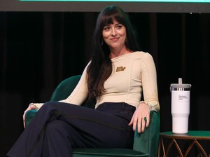 Sempat Bilang Tak Akan Dijual, Rumah Dakota Johnson Kini Laku Rp 106 Miliar
