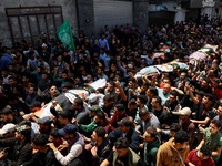 Potret Haru, Warga Palestina Lepas Kepergian Tiga Jihadis