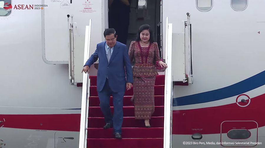 Kedatangan Perdana Menteri Kamboja di Labuan Bajo, NTT, dalam rangka mengikuti Konferensi Tingkat Tinggi (KTT) ASEAN. (Tangkapan Layar Youtube Sekretariat Presiden)