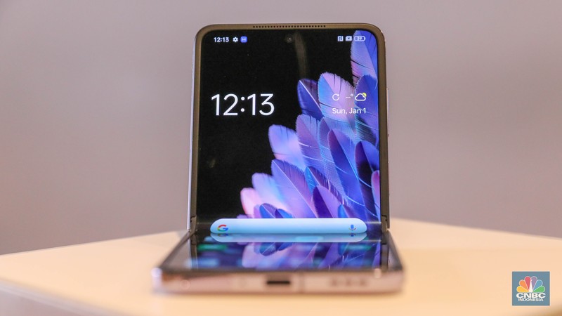 OPPO Find N2 Flip. (CNBC Indonesia/Faisal Rahman)