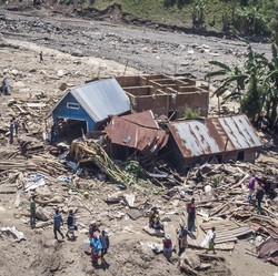 Banjir Bandang Menghantam Saat Warga Tidur, 100 Orang Lebih Tewas