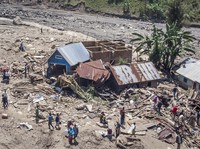 Banjir Bandang Menghantam Saat Warga Tidur, 100 Orang Lebih Tewas