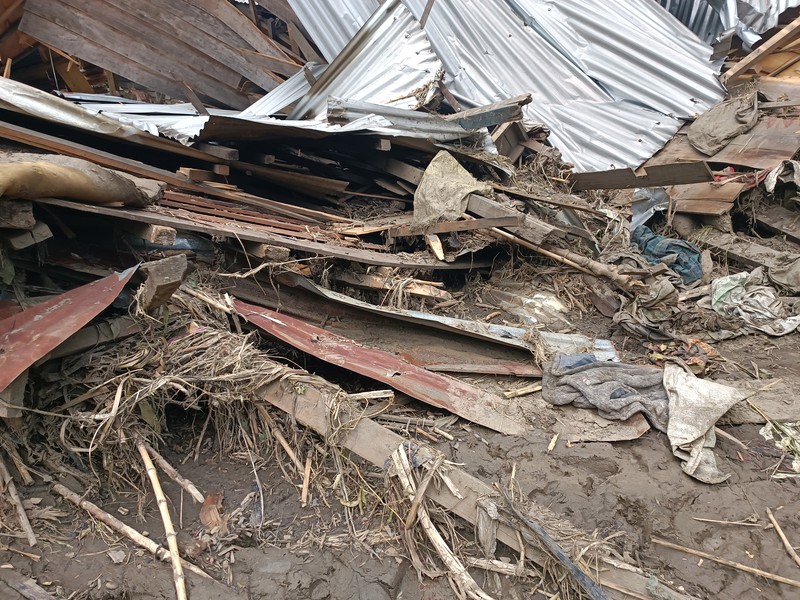 Pemandangan kerusakan setelah banjir dan tanah longsor di Republik Demokratik Kongo timur pada 08 Mei 2023. Pemandangan kerusakan setelah banjir dan tanah longsor di Republik Demokratik Kongo timur pada 08 Mei 2023. Korban tewas akibat banjir dan tanah longsor di Republik Demokratik Kongo timur telah meningkat menjadi 300 orang, kata seorang pejabat, Minggu. “Kematian akibat banjir dan tanah longsor terus meningkat dan 300 jenazah kini telah ditemukan,” kata Thomas Bakenga, administrator wilayah Kalehe di provinsi Kivu Selatan, tempat wilayah yang terkena dampak berada. (Augustin Wamenya/Anadolu Agency via Getty Images)
