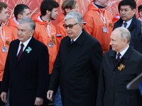 Anggota Geng Rusia 'Selingkuh', Langsung Dapat Bantuan Barat
