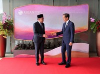 Bertemu di KTT ASEAN, Anwar Ibrahim Ajak Jokowi ke Malaysia