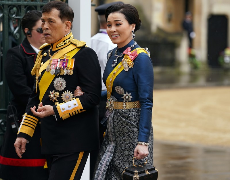 (Kiri-kanan) Raja Vajiralongkorn dari Thailand, Ratu Suthida dari Thailand, Felipe VI dari Spanyol, Ratu Letizia dari Spanyol, Philippe dari Belgia, Tamim bin Hamad Al Thani, Ratu Mathilde dari Belgia dan Jawaher bint Hamad bin Suhaim Al-Thani selama Penobatan Raja Charles III dan Ratu Camilla pada 06 Mei 2023 di London, Inggris. Penobatan Charles III dan istrinya, Camilla, sebagai Raja dan Ratu Inggris Raya Britania Raya dan Irlandia Utara, dan wilayah Persemakmuran lainnya berlangsung di Westminster Abbey hari ini. Charles naik tahta pada 8 September 2022, setelah kematian ibunya, Elizabeth II. (Photo by Jeff J Mitchell/Getty Images)