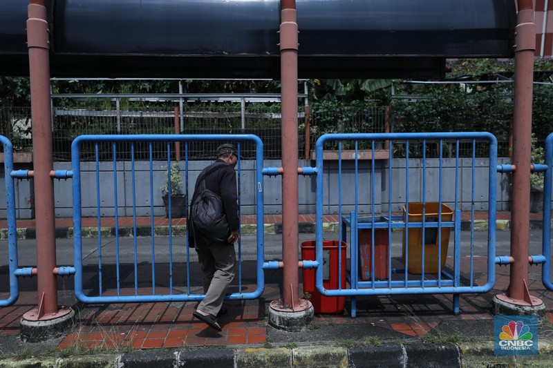 Suasana terminal Blok M, Jakarta, Selasa (9/5/2023). Suasana terminal Blok M, Jakarta, Selasa (9/5/2023). (CNBC Indonesia/Tri Susilo)