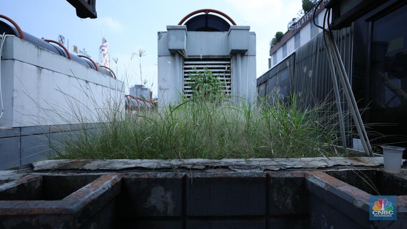 Suasana terminal Blok M, Jakarta, Selasa (9/5/2023). (CNBC Indonesia/Tri Susilo)