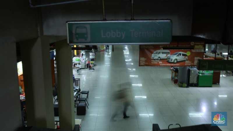 Suasana terminal Blok M, Jakarta, Selasa (9/5/2023). (CNBC Indonesia/Tri Susilo)