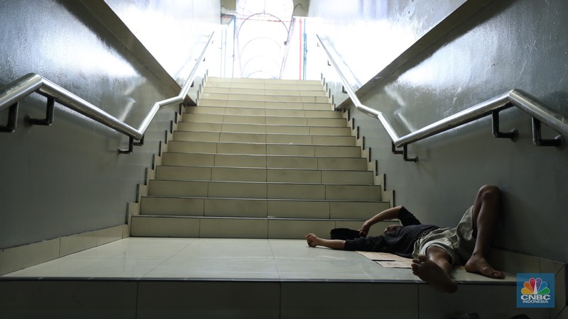 Suasana terminal Blok M, Jakarta, Selasa (9/5/2023). (CNBC Indonesia/Tri Susilo)