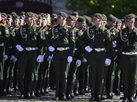 Tentara Rusia saat mengikuti upacara peringatan 78 tahun Hari Kemenangan di Lapangan Merah di Moskow, Rusia, Selasa (9/5/2023). (Sefa Karacan/Anadolu Agency via Getty Images)
