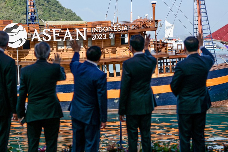 Presiden RI Joko Widodo saat membuka KTT ASEAN ke-42 di Labuan Bajo, Provinsi Nusa Tenggara Timur, Indonesia, Rabu (10/5/2023). Presiden RI Joko Widodo saat membuka KTT ASEAN ke-42 di Labuan Bajo, Provinsi Nusa Tenggara Timur, Indonesia, Rabu (10/5/2023). (Achmad Ibrahim/Pool via REUTERS)