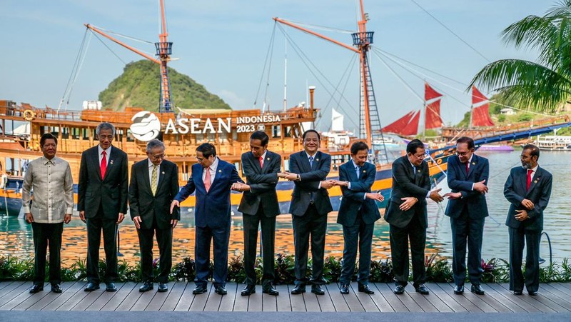 Presiden RI Joko Widodo saat membuka KTT ASEAN ke-42 di Labuan Bajo, Provinsi Nusa Tenggara Timur, Indonesia, Rabu (10/5/2023). (Achmad Ibrahim/Pool via REUTERS)