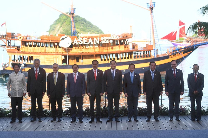 Presiden RI Joko Widodo saat membuka KTT ASEAN ke-42 di Labuan Bajo, Provinsi Nusa Tenggara Timur, Indonesia, Rabu (10/5/2023). Presiden RI Joko Widodo saat membuka KTT ASEAN ke-42 di Labuan Bajo, Provinsi Nusa Tenggara Timur, Indonesia, Rabu (10/5/2023). (Achmad Ibrahim/Pool via REUTERS)