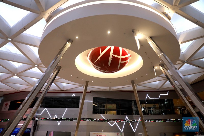 Layar digital pergerakan Indeks Harga Saham Gabungan (IHSG) di Gedung Bursa Efek Indonesia, Jakarta, Rabu (10/5/2023). (CNBC Indonesia/Muhammad Sabki) Layar digital pergerakan Indeks Harga Saham Gabungan (IHSG) di Gedung Bursa Efek Indonesia, Jakarta, Rabu (10/5/2023). (CNBC Indonesia/Muhammad Sabki)