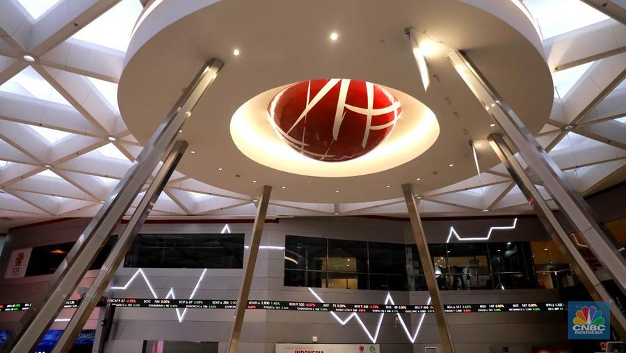 Layar digital pergerakan Indeks Harga Saham Gabungan (IHSG) di Gedung Bursa Efek Indonesia, Jakarta, Rabu (10/5/2023). (վ/Muhammad Sabki)