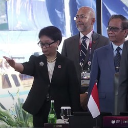 Buka KTT ASEAN Ke-42, Jokowi: Ekonomi Global Belum Pulih!
