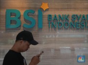 Foto: Suasana nasabah saat menunggu layanan di Bank Syariah Indonesia, Jakarta, beberapa waktu lalu. (CNBC Indonesia/Muhammad Sabki)