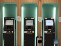 Warga RI Rajin Pinjam Duit ke Bank Syariah, Nabung Nanti Dulu