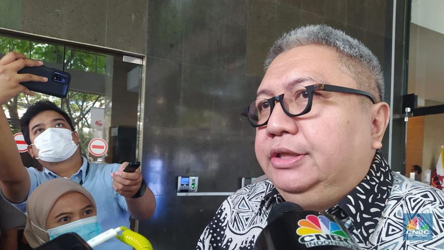 Ketua Umum Aprindo Roy Nicholas Mandey saat mendatangi kantor Kemendag membahas utang minyak goreng atau refaksi sebesar Rp 344 miliar. (CNBC Indonesia/Martyasari Rizky)