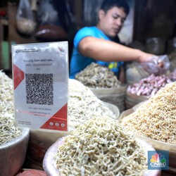 Sayonara ATM! Transaksi QRIS Naik 207%, ATM Debit Turun 9,57%