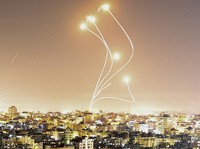 Potret Roket Palestina Tembus Langit Israel, Iron Drone Bobol