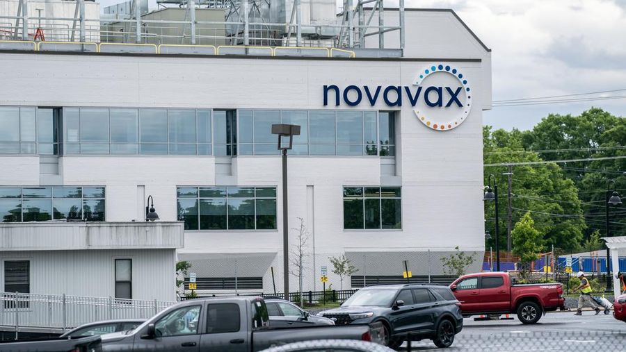 Suasana luar kantor pusat vaksin Covid-19 Novavax di Gaithersburg, Maryland, Amerika Serikat, Selasa (9/5/2023). (Nathan Howard/Bloomberg via Getty Images)
