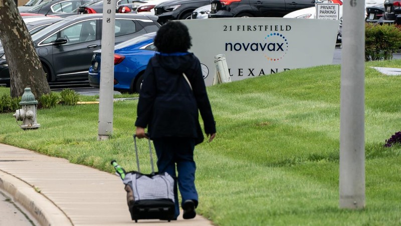 Suasana luar kantor pusat vaksin Covid-19 Novavax di Gaithersburg, Maryland, Amerika Serikat, Selasa (9/5/2023). (Nathan Howard/Bloomberg via Getty Images)