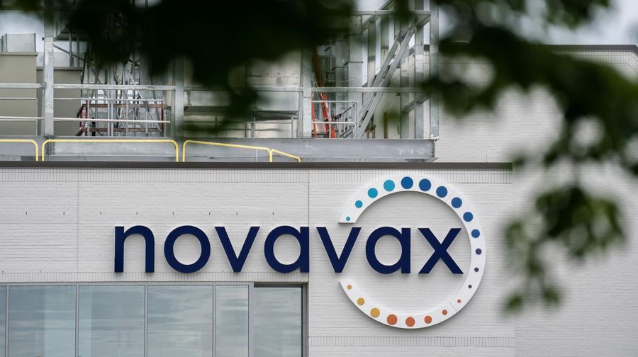 Suasana luar kantor pusat vaksin Covid-19 Novavax di Gaithersburg, Maryland, Amerika Serikat, Selasa (9/5/2023). (Nathan Howard/Bloomberg via Getty Images)
