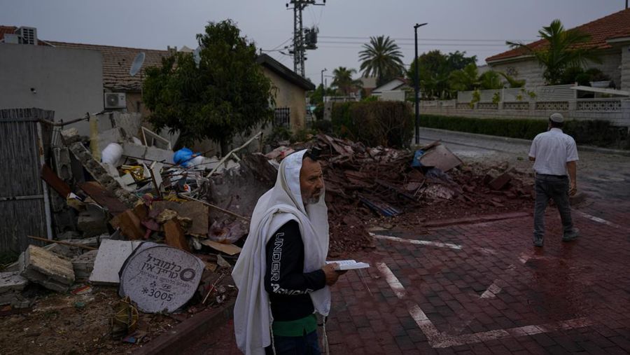Selusin roket diluncurkan dari Jalur Gaza ke Israel sebagai tanggapan atas serangan Israel, di Kota Gaza, Gaza pada 10 Mei 2023. (Ashraf Amra/Anadolu Agency via Getty Images)