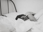 Tidur Miring Kanan atau Kiri? Ini Posisi Terbaik Kata Ahli