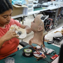 Potret Robot Canggih Sophia, Bakal di Produksi Massal