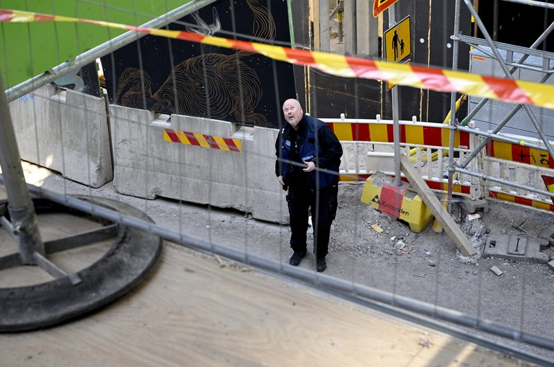 Suasana jembatan penyeberangan orang (JPO) yang ambruk di kota Espoo, Finlandia, Kamis (11/5/2023). Suasana jembatan penyeberangan orang (JPO) yang ambruk di kota Espoo, Finlandia, Kamis (11/5/2023). (Lehtikuva/Jussi Nukari via REUTERS)