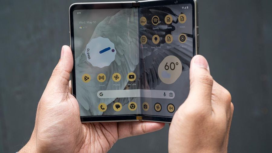 Smartphone Google Pixel Fold. (David Paul Morris/Bloomberg via Getty Images)