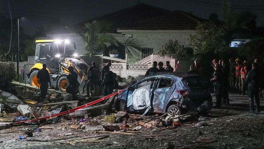 Selusin roket diluncurkan dari Jalur Gaza ke Israel sebagai tanggapan atas serangan Israel, di Kota Gaza, Gaza pada 10 Mei 2023. (Ashraf Amra/Anadolu Agency via Getty Images)