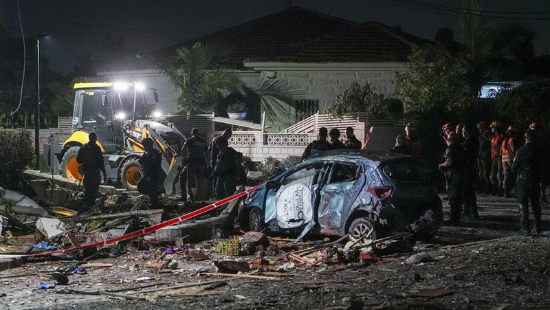 Selusin roket diluncurkan dari Jalur Gaza ke Israel sebagai tanggapan atas serangan Israel, di Kota Gaza, Gaza pada 10 Mei 2023. (Ashraf Amra/Anadolu Agency via Getty Images)