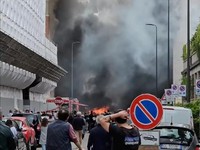 Ledakan Besar Guncang Milan Italia, Mobil-Motor Terbakar