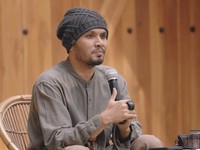 Ramai Ustaz Hanan Attaki Syahadat Saat Baiat Gabung ke NU