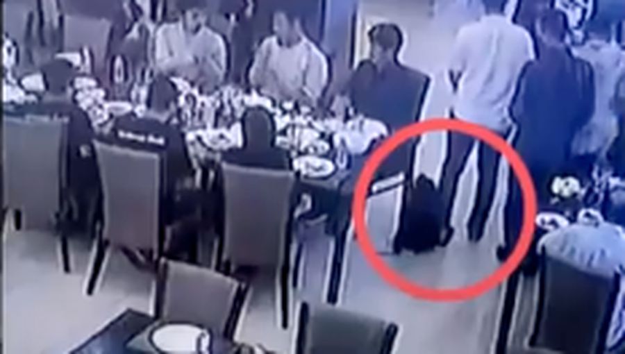 Komplotan necis geser tas di resto. (Dok. Istimewa)
