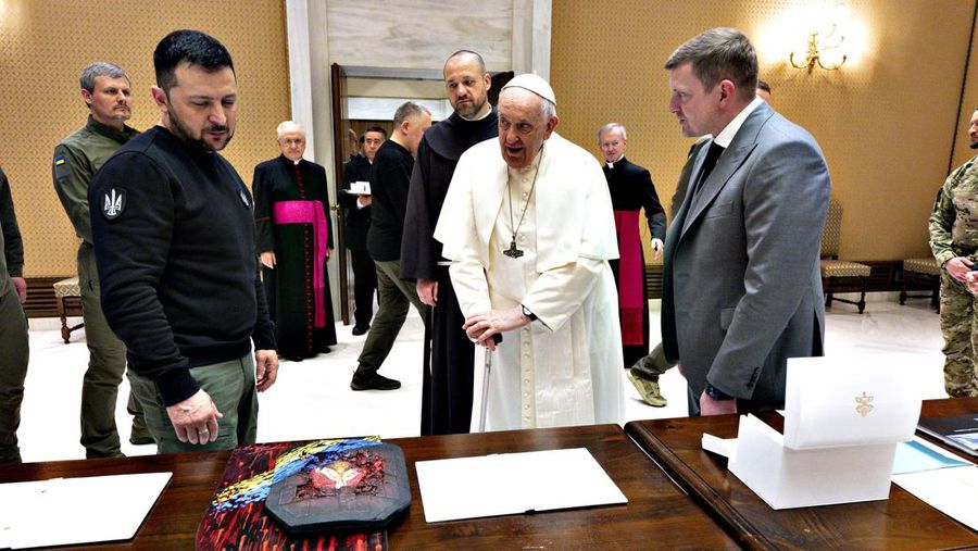 VATICAN CITY, VATICAN - MAY 13:  (EDITOR NOTE: STRICTLY EDITORIAL USE ONLY - NO MERCHANDISING) Pope Francis meets with Ukrainian President Volodymyr Zelensky  at the Studio of Paul VI Hall on May 13, 2023 in Vatican City, Vatican. (Photo by Vatican Media Vatican Pool/Getty Images)