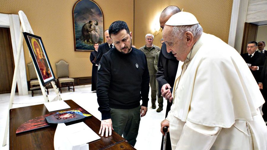 VATICAN CITY, VATICAN - MAY 13:  (EDITOR NOTE: STRICTLY EDITORIAL USE ONLY - NO MERCHANDISING) Pope Francis meets with Ukrainian President Volodymyr Zelensky  at the Studio of Paul VI Hall on May 13, 2023 in Vatican City, Vatican. (Photo by Vatican Media Vatican Pool/Getty Images)