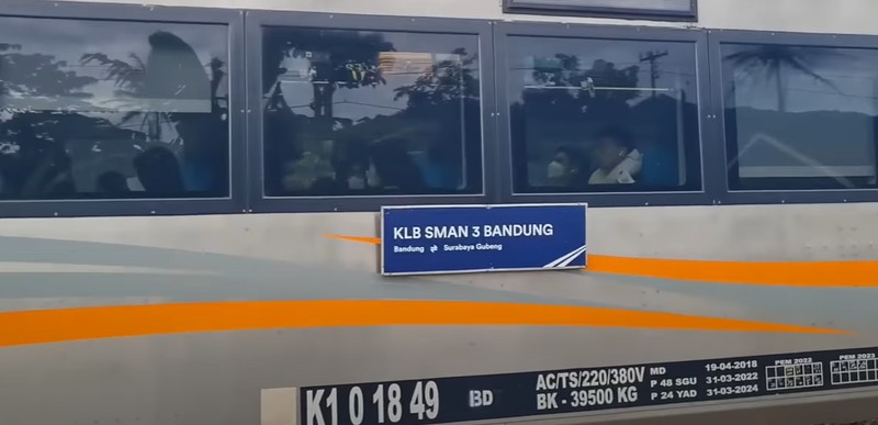 Kereta Luar Biasa KLB (Dok Tangkapan Layar Youtube/Yusril Rizky Pratama) Kereta Luar Biasa KLB (Dok Tangkapan Layar Youtube/Yusril Rizky Pratama)